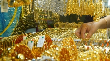 Giá vàng hôm nay 7/1/2024: Vàng trong nước “nằm im” ở mức trên 75 triệu đồng/lượng