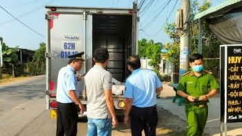 Long An: Phát hiện 2.460 bao thuốc lá điếu nhập lậu