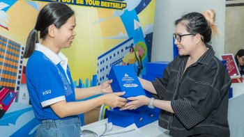 Chuỗi hoạt động chăm sóc sinh viên dịp Tết của Trường Đại học Hoa Sen