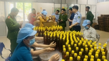 Vĩnh Phúc: Tạm giữ 11.099 chai mật ong giả