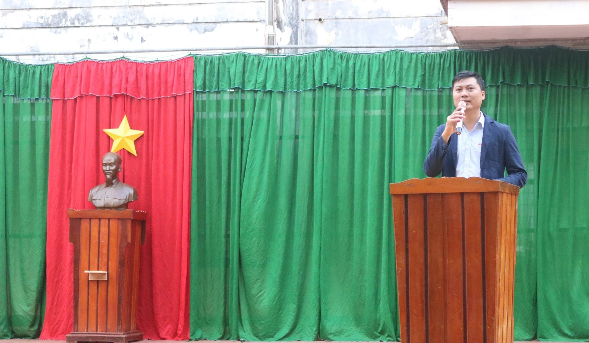 Ông Đức phát biểu tại buổi lễ.