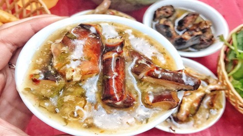 4 quán bán món ăn vặt "xa xỉ" nhất Quảng Ninh, khách đứng xếp hàng dài mới đến lượt