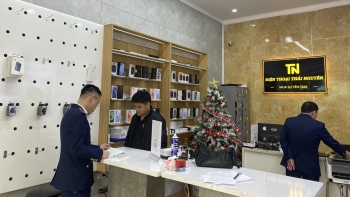 Thái Nguyên: Tạm giữ 17 điện thoại iPhone nhập lậu trị giá gần 95 triệu đồng