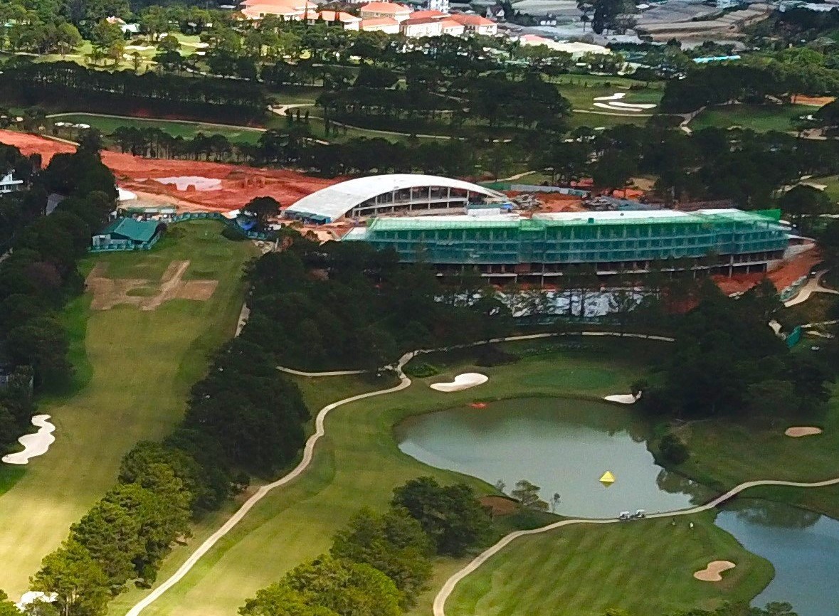 Công trình tòa nhà CLB golf Đà Lạt vi phạm về xây dựng. 