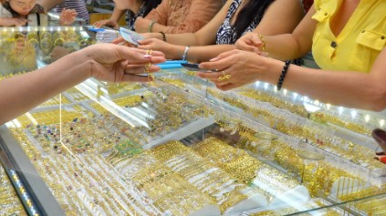 Giá vàng hôm nay 13/1/2024: Vàng trong nước neo ở mốc 76 triệu đồng/lượng