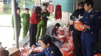 Vĩnh Phúc: Phát hiện cơ sở đóng gói mứt tết giả mạo thương hiệu