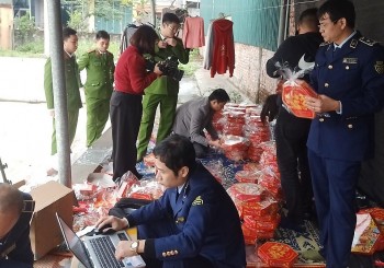Vĩnh Phúc: Phát hiện cơ sở đóng gói mứt tết giả mạo thương hiệu