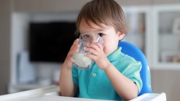 Có phải cứ uống sữa công thức là trẻ sẽ cao lớn vượt trội?