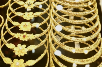 Giá vàng hôm nay 15/1/2024: Vàng neo ở mốc 77 triệu đồng/lượng