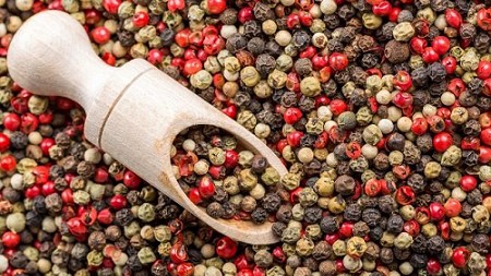 Giá nông sản hôm nay 15/01: Cà phê đồng loạt giảm, hồ tiêu tiếp tục giảm