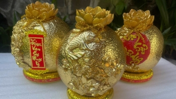 Dừa dát vàng giá 350.000 đồng, chuối xuất khẩu phải đổ ra lề đường