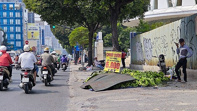 Chuối xuất khẩu được bán vỉa hè tại TP HCM. Ảnh Ngọc Ánh