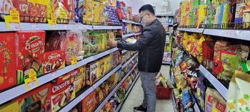 Sức mua yếu, nhiều mặt hàng giảm giá tới 80% dịp cận Tết