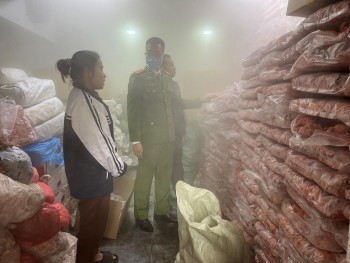 Hà Nội: Phát hiện kho chứa hơn 6 tấn mỡ không rõ nguồn gốc