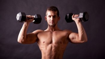 Tập tạ - Bí quyết giúp xương khớp chắc khỏe