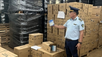 Bình Dương: Phát hiện xưởng sản xuất sữa giả quy mô lớn kinh doanh Online