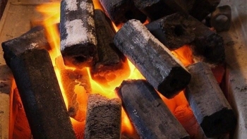 Nguy kịch sau đốt than hoa sưởi ấm trong phòng kín