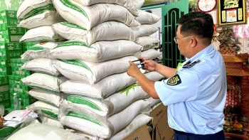 TP.HCM tạm giữ gần 7 tấn đường cát có dấu hiệu nhập lậu từ nước ngoài