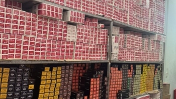 Thanh Hóa: Phát hiện lượng lớn mỹ phẩm, linh kiện điện tử không rõ nguồn gốc