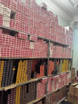 Thanh Hóa: Phát hiện lượng lớn mỹ phẩm, linh kiện điện tử không rõ nguồn gốc