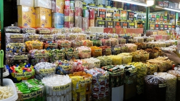 Bước vào cao điểm Tết, các chợ vẫn vắng như “chùa Bà Đanh”, tiểu thương buồn rầu