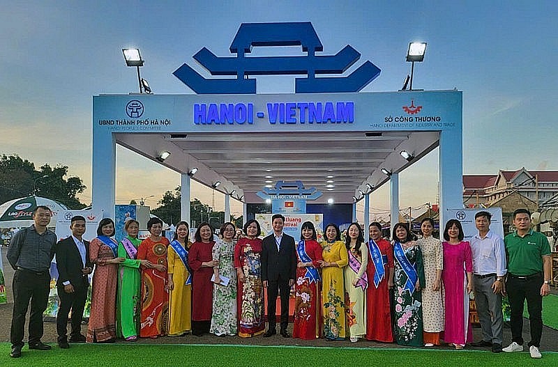 Khu gian hàng “Hanoi - Vietnam” tại Hội chợ That Luang.