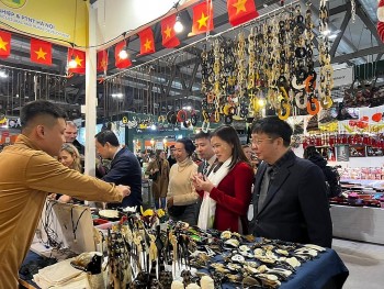 Huy động người Việt Nam ở nước ngoài tham gia giới thiệu, tiêu thụ sản phẩm