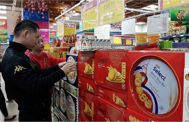 Hà Nội không thiếu hàng hoá phục vụ người dân dịp cao điểm Tết. Hà Nội không thiếu hàng hoá phục vụ người dân dịp cao điểm Tết.