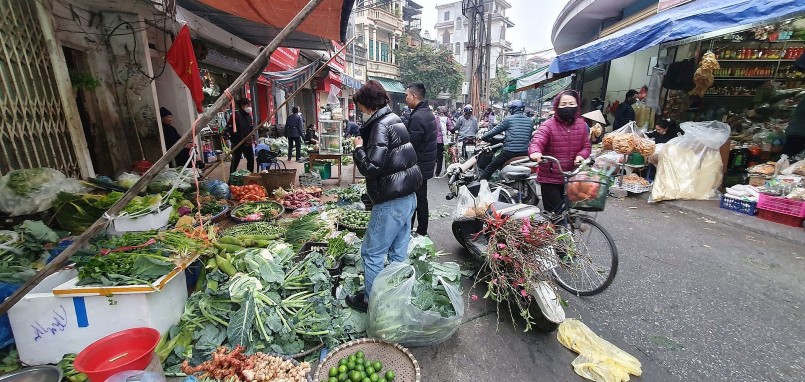 Giá rau xanh gần một tuần nay tăng cao do thời tiết giá rét kéo dài. Ảnh: Lam Giang Giá rau xanh gần một tuần nay tăng cao do thời tiết giá rét kéo dài. Ảnh: Lam Giang
