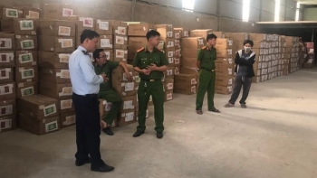 Long An: Tạm giữ 49 tấn mỹ phẩm không rõ nguồn gốc