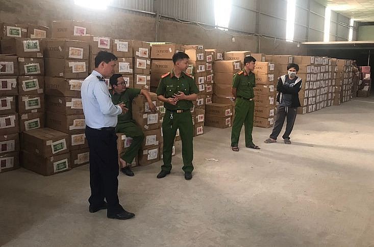 Long An: Tạm giữ 49 tấn mỹ phẩm không rõ nguồn gốc