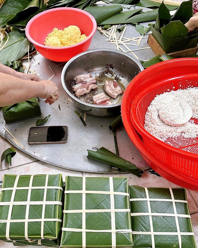 Tất bật thu hoạch lá dong, mong hốt bạc dịp Tết Nguyên đán