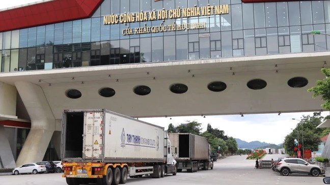 Cửa khẩu Lạng Sơn siết chặt kiểm tra mặt hàng nông sản đồng thời công bố lịch hoạt động dịp Tết Nguyên đán