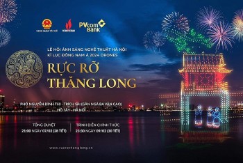 Mãn nhãn màn trình diễn drone ánh sáng mừng năm mới trên bầu trời Hà Nội