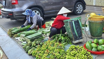 Loại quả quanh năm giá rẻ như cho, ở chợ Tết giá cao chót vót