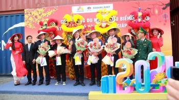 Du khách nườm nượp “xông đất” Đà Nẵng dịp đầu năm mới