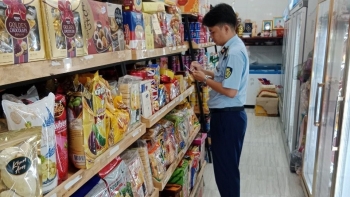 Tây Ninh: Tạm giữ lượng lớn thực phẩm nhập lậu trị giá trên 300 triệu đồng