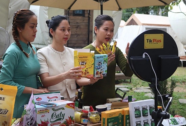 Nhiều sản phẩm OCOP của TP.HCM được quảng bá, bán qua kênh livestream - Ảnh: C.G Nhiều sản phẩm OCOP của TP.HCM được quảng bá, bán qua kênh livestream - Ảnh: C.G