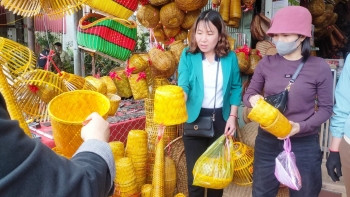 Về Phủ Dầy đi lễ, ghé chợ Viềng “mua may” ngày đầu năm