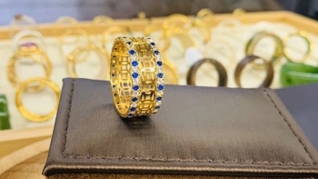 Giá vàng hôm nay 17/2/2024: Vàng trong nước lao dốc trước ngày vía Thần Tài