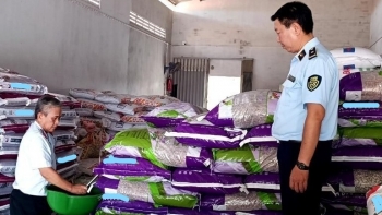 Tiền Giang: Xử phạt hơn 90 triệu đồng cho 2 cơ sở kinh doanh phân bón