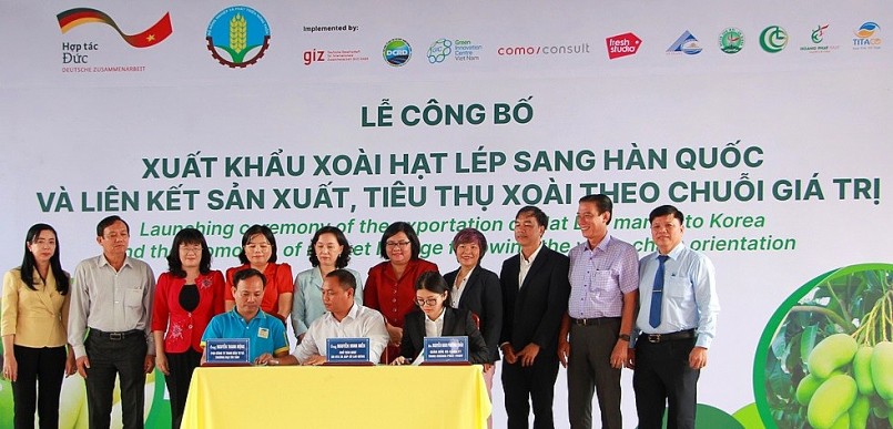 Ký kết liên kết sản xuất, tiêu thụ xoài theo chuỗi giá trị giữa Hợp tác xã GAP Cù Lao Giêng, H.Chợ Mới và các đối tác Ký kết liên kết sản xuất, tiêu thụ xoài theo chuỗi giá trị giữa Hợp tác xã GAP Cù Lao Giêng, H.Chợ Mới và các đối tác