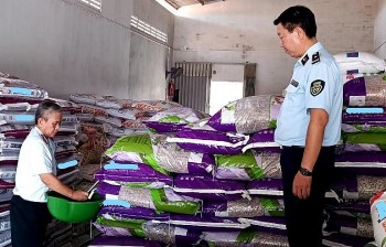 Tiền Giang: Xử phạt hơn 90 triệu đồng cho 2 cơ sở kinh doanh phân bón