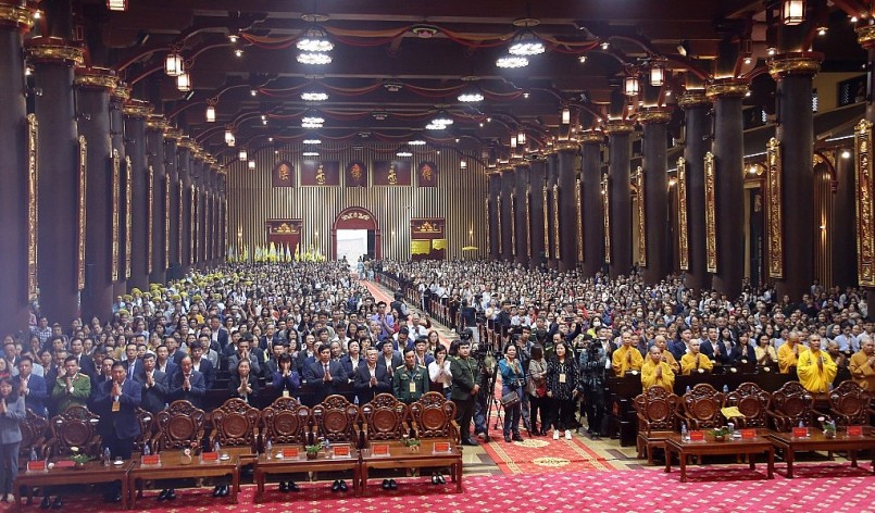 Đông đảo tăng ni, Phật tử trong và ngoài tỉnh đến tham dự khai hội.