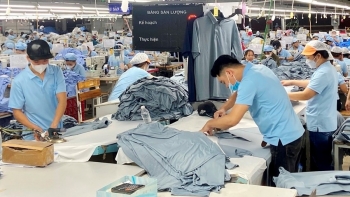 Doanh nghiệp dệt may bắt tay vào sản xuất, tận dụng cơ hội thị trường