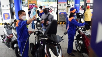 Giá xăng dầu được dự báo giảm nhẹ trong kỳ điều hành ngày mai  (22/2)