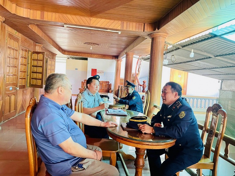 Đoàn liên ngành tiến hành kiểm tra các nhà nghỉ, khách sạn