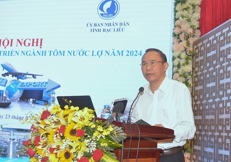 Thứ trưởng Nông nghiệp và Phát triển nông thôn Phùng Đức Tiến phát biểu ý kiến tại hội nghị.