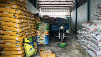 Kiên Giang: Phát hiện hộ kinh doanh 200 bao phân bón giả, thu lợi hơn 114 triệu đồng