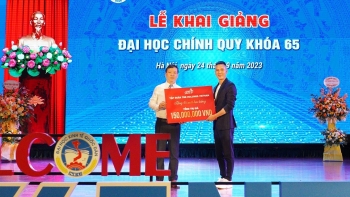 TNG Holdings Vietnam tiếp sức giấc mơ đến trường cho tân sinh viên đặc biệt khó khăn